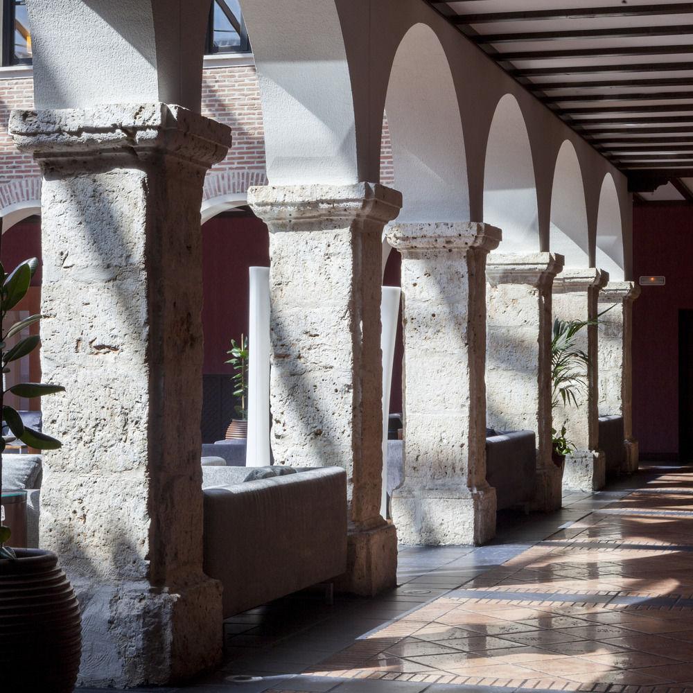 Ac ホテル パラシオ デ サンタ アナ バリャドリド エクステリア 写真 The cloister of the University of Valencia