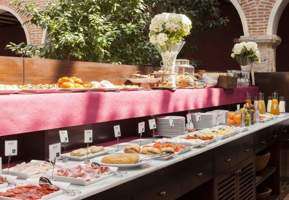 Ac ホテル パラシオ デ サンタ アナ バリャドリド エクステリア 写真 A tapas bar in Madrid