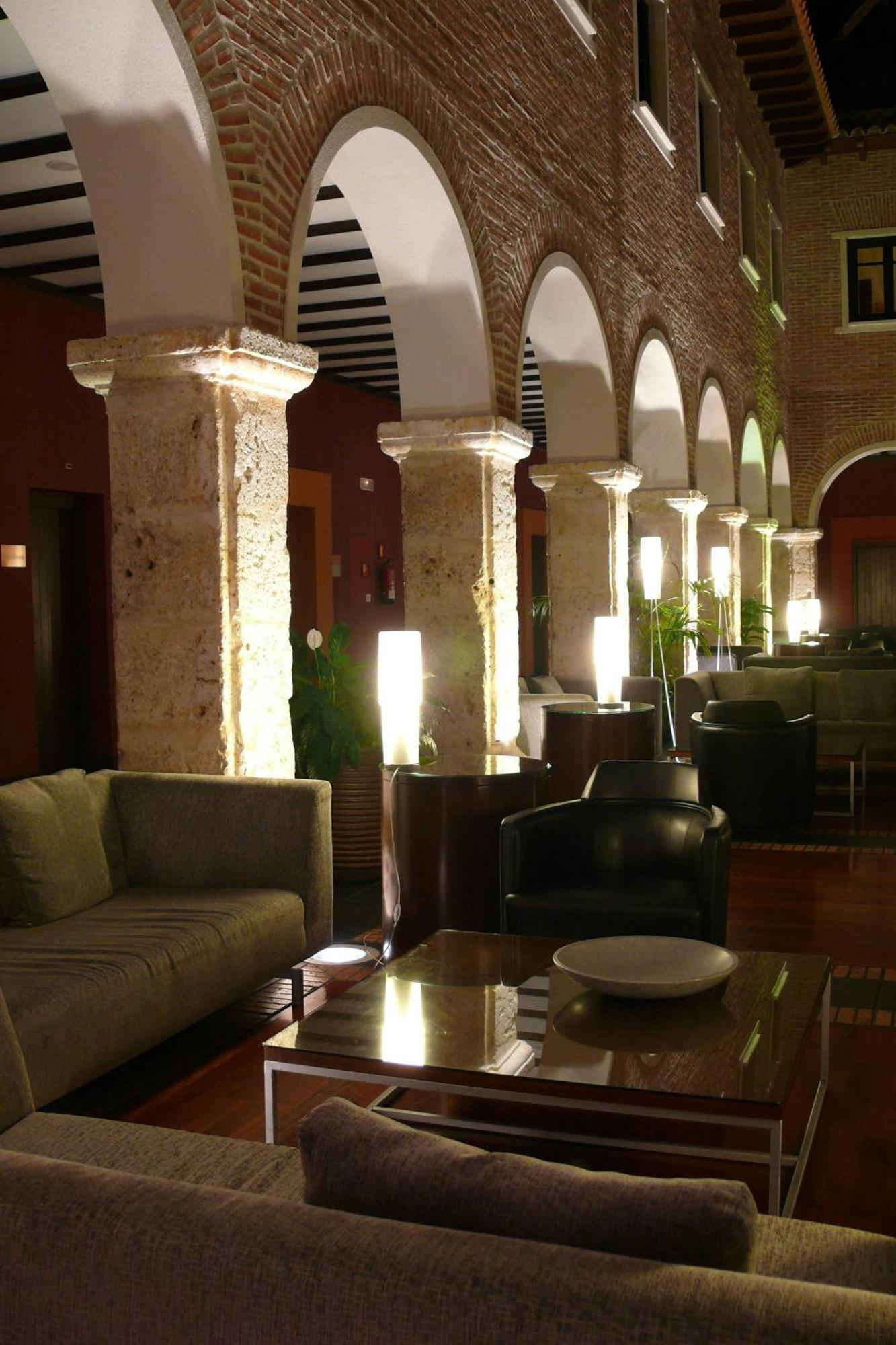 Ac ホテル パラシオ デ サンタ アナ バリャドリド エクステリア 写真 The hotel's lobby