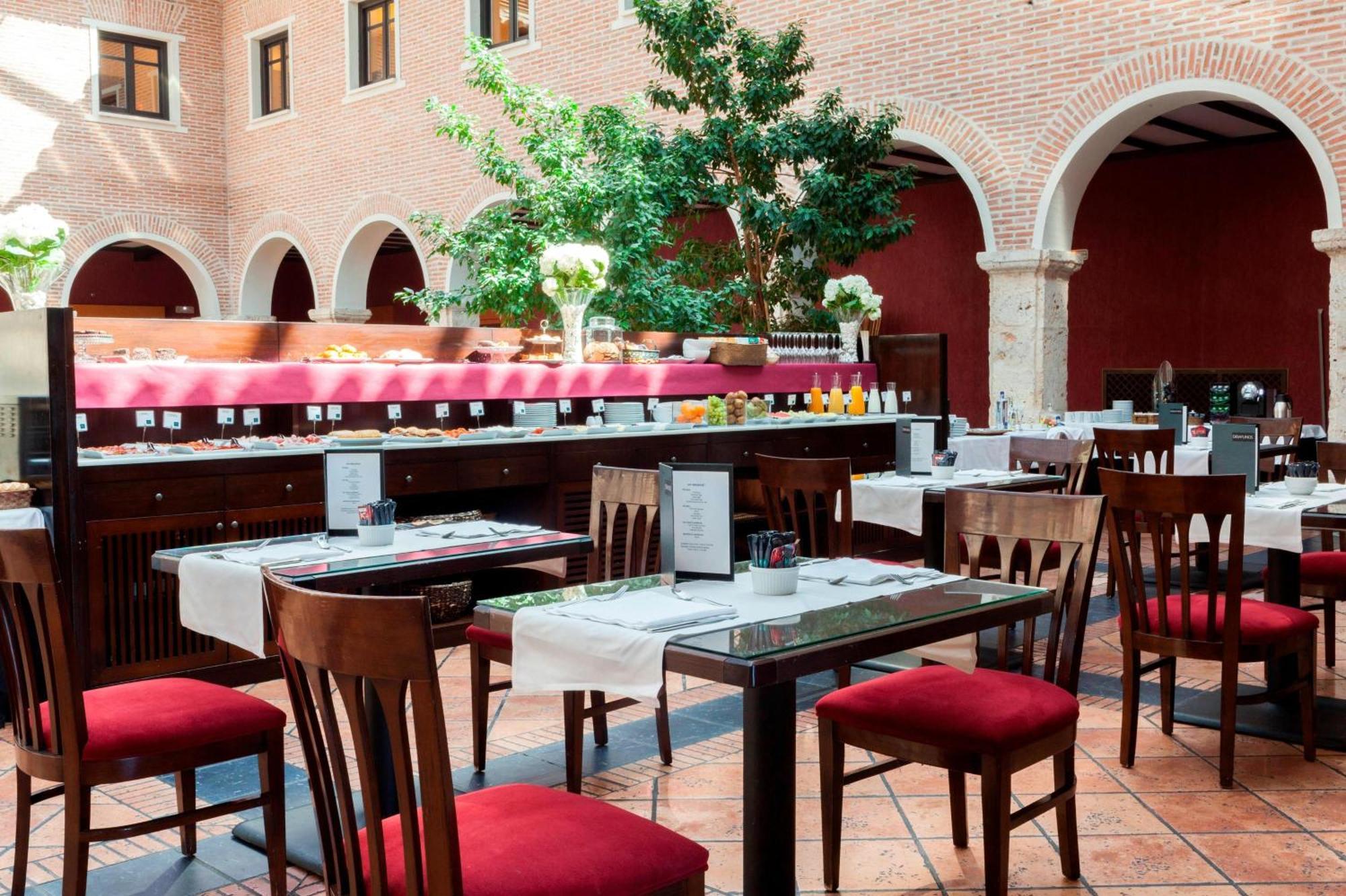 Ac ホテル パラシオ デ サンタ アナ バリャドリド エクステリア 写真 Restaurant in the hotel