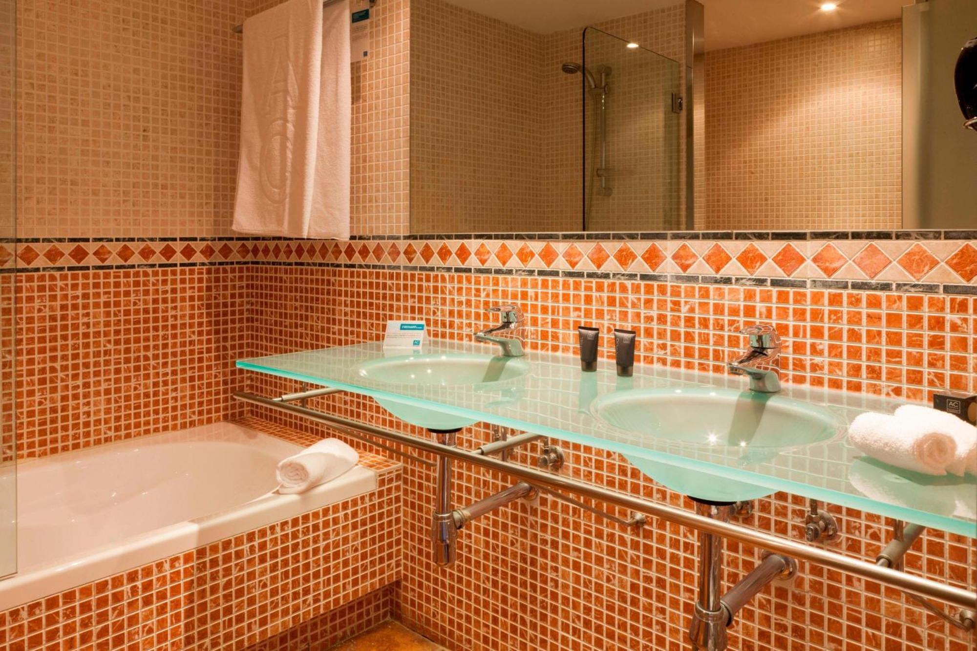 Ac ホテル パラシオ デ サンタ アナ バリャドリド エクステリア 写真 Bathroom