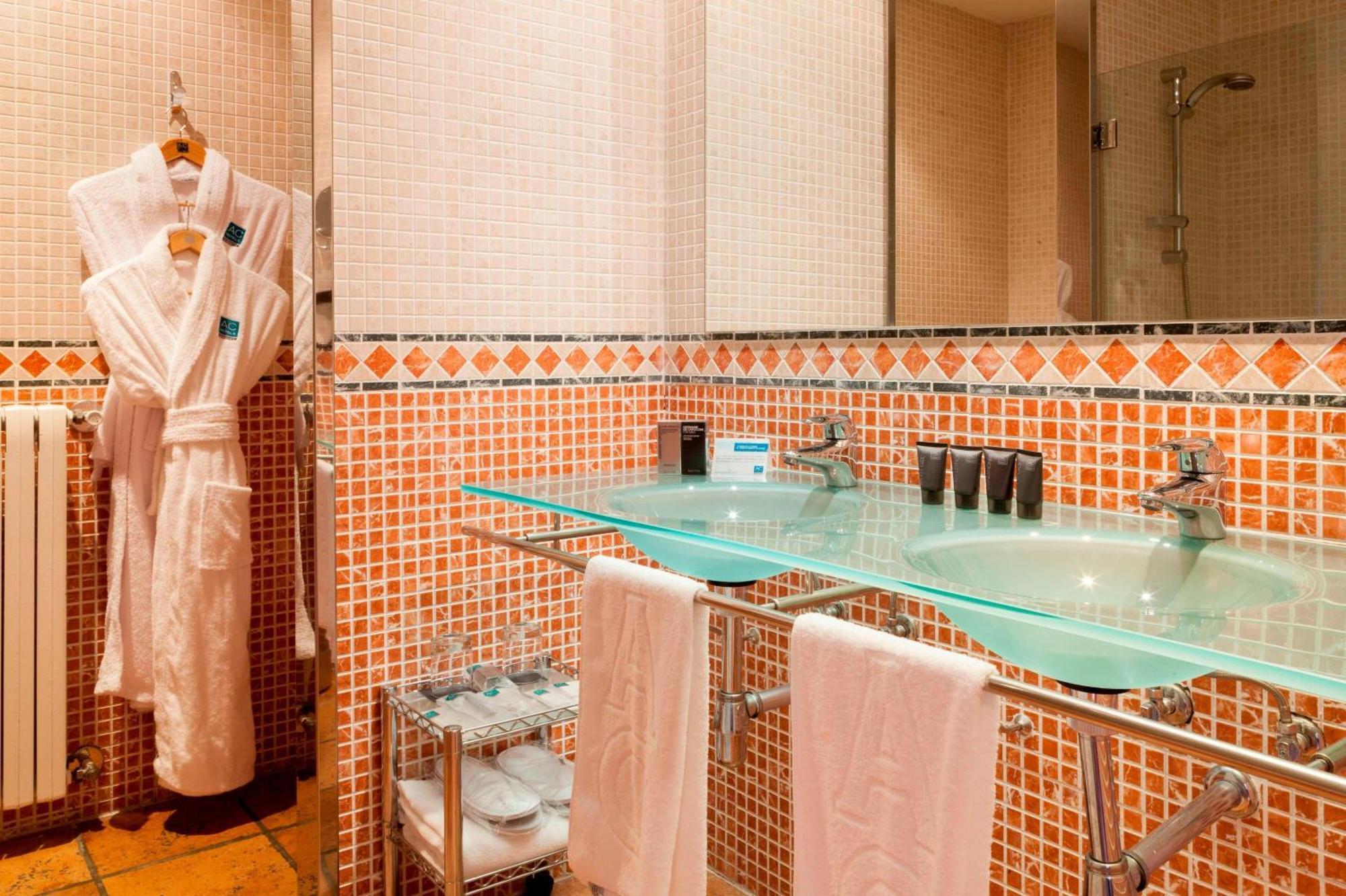 Ac ホテル パラシオ デ サンタ アナ バリャドリド エクステリア 写真 Bathroom