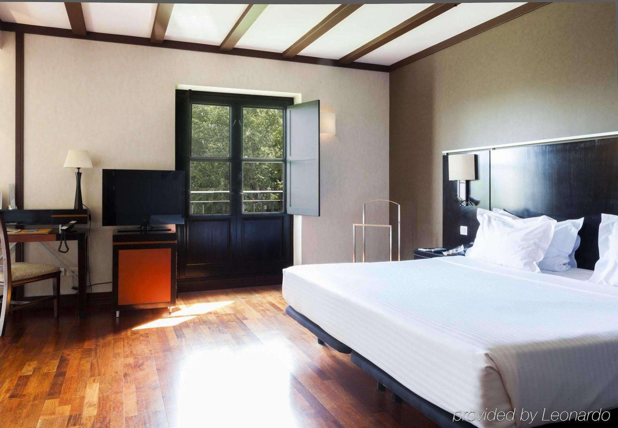 Ac ホテル パラシオ デ サンタ アナ バリャドリド エクステリア 写真 A room at the hotel
